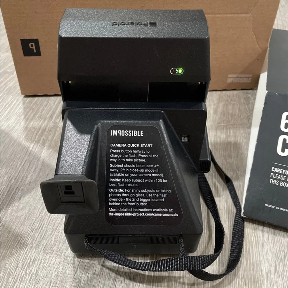 Sun 600 black Polaroid camera : refurbished